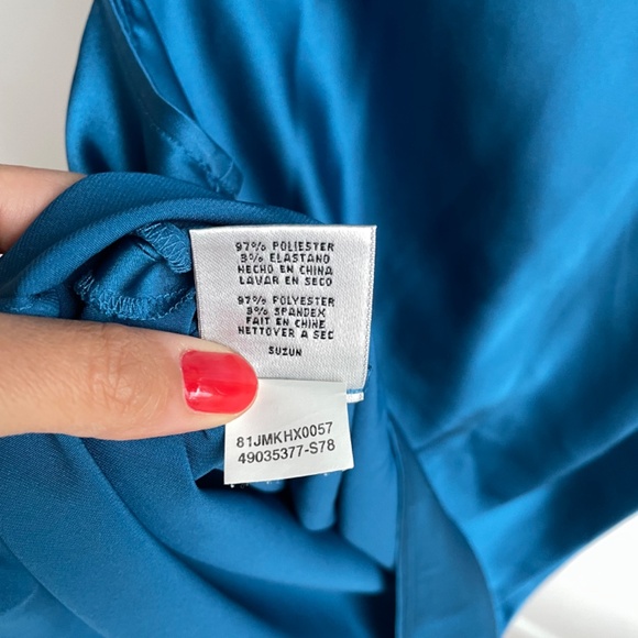 Top with built-in scarf - Picture 6 of 6